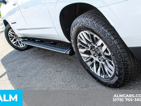 Used 2025 Chevrolet Suburban Z71 AWD/4WD image 15