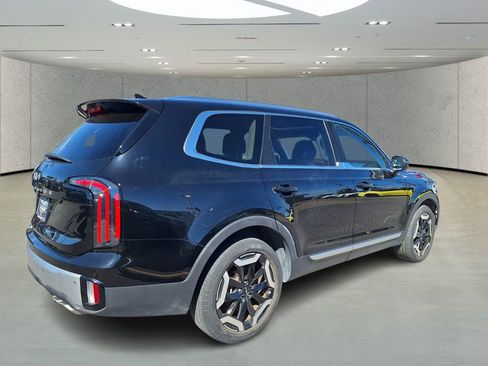 Used 2023 Kia Telluride EX w/ EX Captain's Chair Package image 5