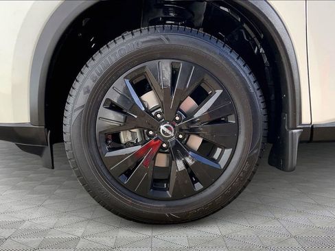 Used 2023 Nissan Rogue SV image 21