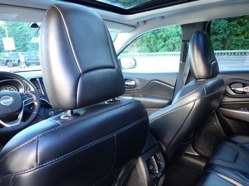 Used 2021 Jeep Cherokee Latitude Lux w/ Sun & Sound Group AWD/4WD image 17