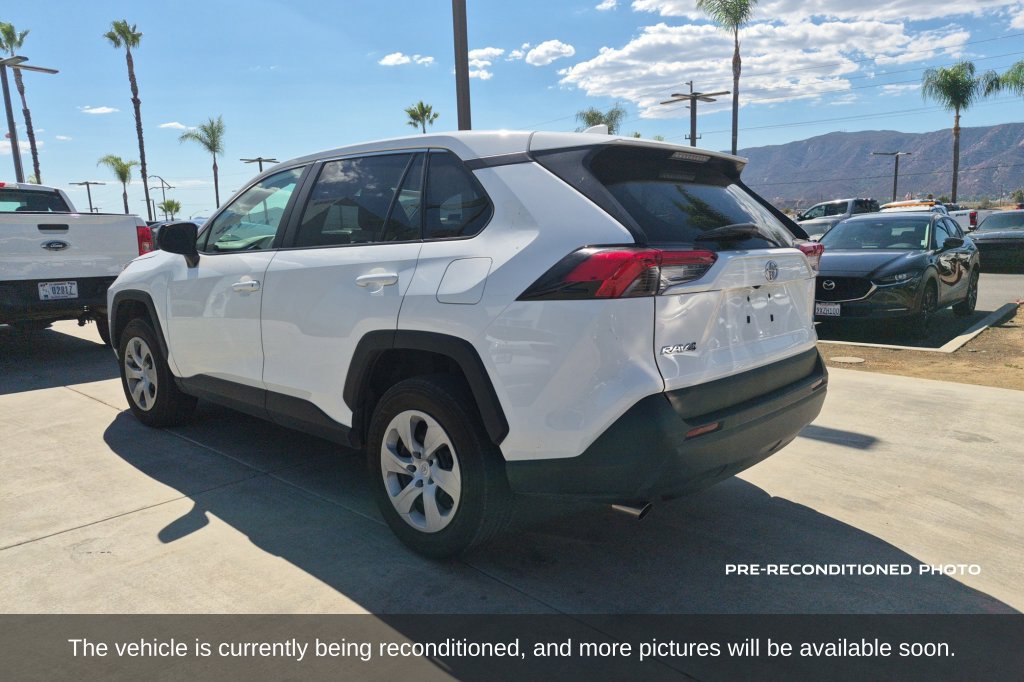 Used 2025 Toyota RAV4 LE AWD/4WD image 8