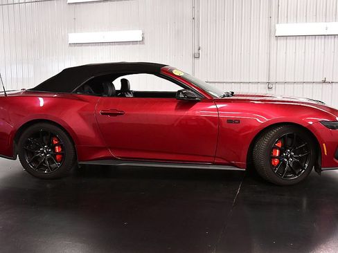 Used 2025 Ford Mustang GT Premium RWD image 33