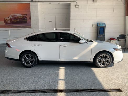 Used 2023 Honda Accord EX image 11