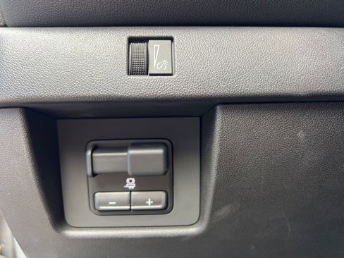 Used 2023 Chevrolet Colorado LT w/ LT Convenience Package II image 25