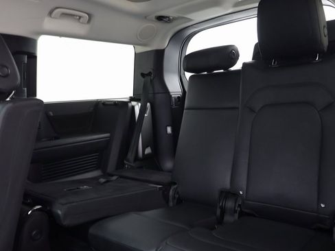 Used 2023 Land Rover Defender 130 SE image 16