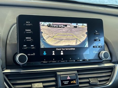 Used 2018 Honda Accord LX image 17