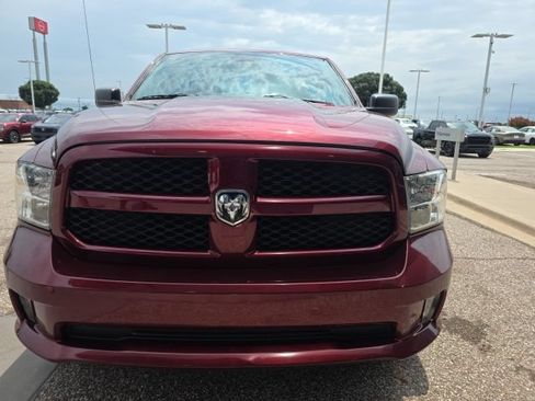 Used 2019 RAM 1500 Express w/ Express Value Package AWD/4WD image 2