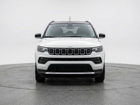 Used 2025 Jeep Compass Limited AWD/4WD image 2