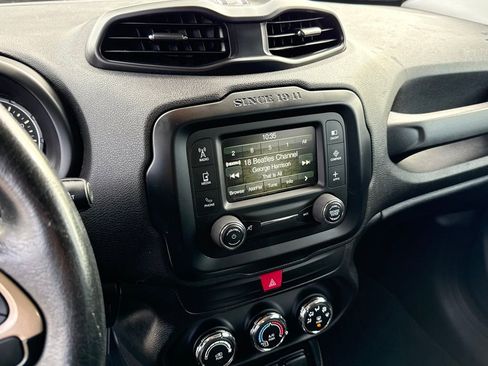 Used 2016 Jeep Renegade Latitude image 23