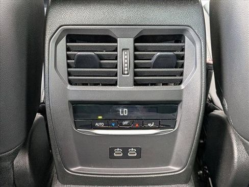 Used 2025 BMW 330i Sedan w/ Premium Package RWD image 18