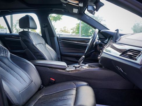 Used 2018 BMW M550i xDrive M550i xDrive w/ Dynamic Handling Package image 8