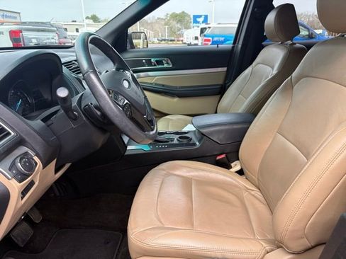 Used 2016 Ford Explorer XLT w/ Equipment Group 202A image 14