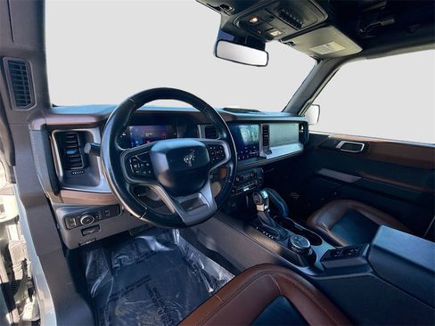 Used 2023 Ford Bronco Outer Banks image 9