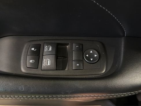 Used 2015 Dodge Challenger R/T Scat Pack w/ Leather Interior Group RWD image 17
