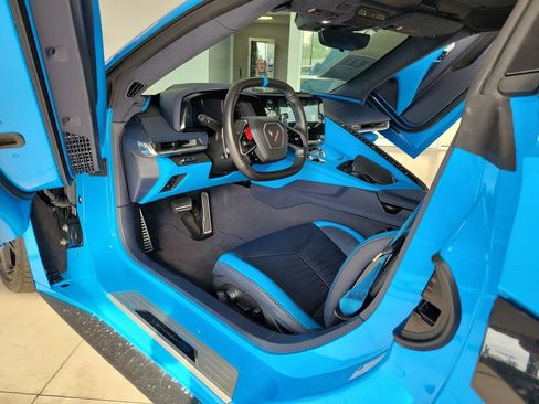 Used 2022 Chevrolet Corvette Stingray Premium Cpe w/ Battery Protection Package RWD image 17