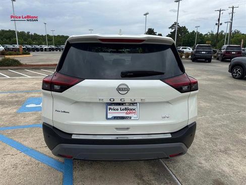 Used 2023 Nissan Rogue SV FWD image 6