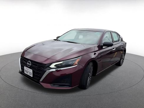 Used 2025 Nissan Altima 2.5 SV FWD image 7