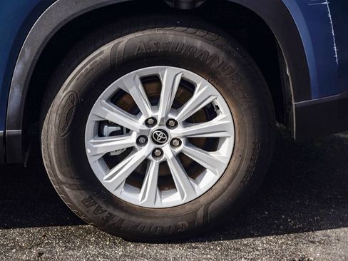 Certified 2024 Toyota Grand Highlander XLE image 9