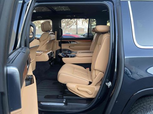 Used 2023 Jeep Grand Wagoneer L Series III image 39