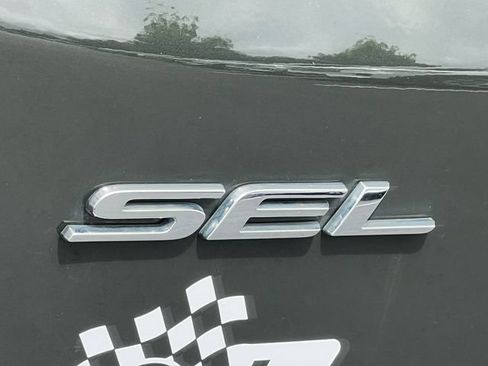 Certified 2024 Ford Edge SEL w/ Convenience Package AWD/4WD image 2