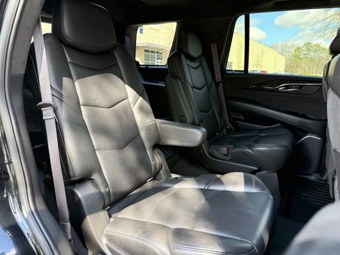 Used 2015 Cadillac Escalade Platinum image 41