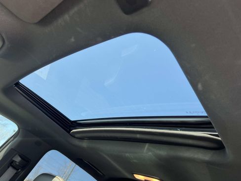 Used 2024 GMC Canyon Denali image 32