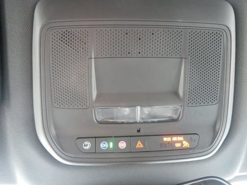 Used 2024 Chevrolet Equinox EV RS FWD image 19