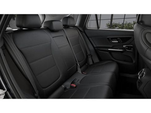 Used 2023 Mercedes-Benz GLC 300 4MATIC image 5
