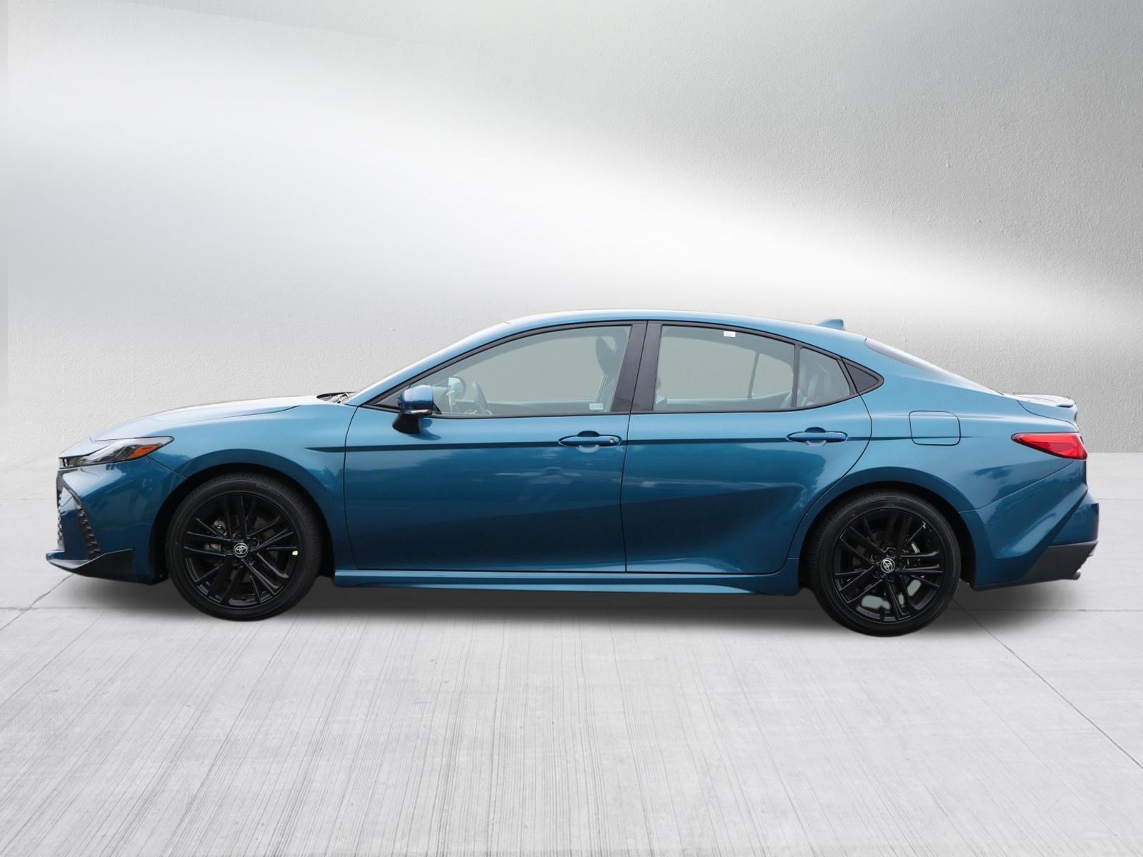 Certified 2025 Toyota Camry SE FWD image 4