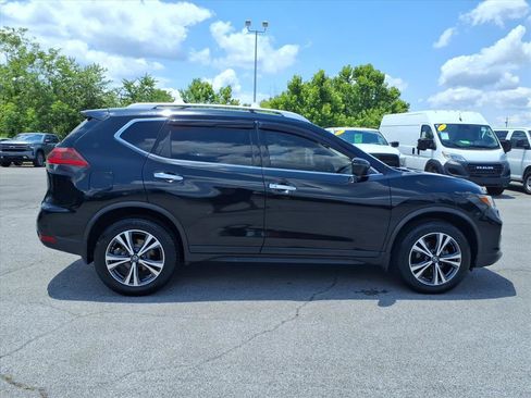 Used 2019 Nissan Rogue SV w/ Premium Package AWD/4WD image 4