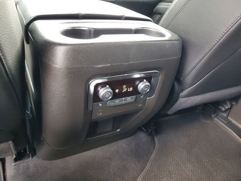 Used 2025 GMC Yukon XL Denali AWD/4WD image 15