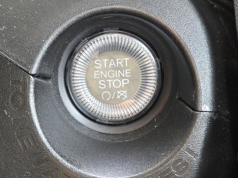 Used 2023 Jeep Renegade Latitude w/ Premium Group image 13