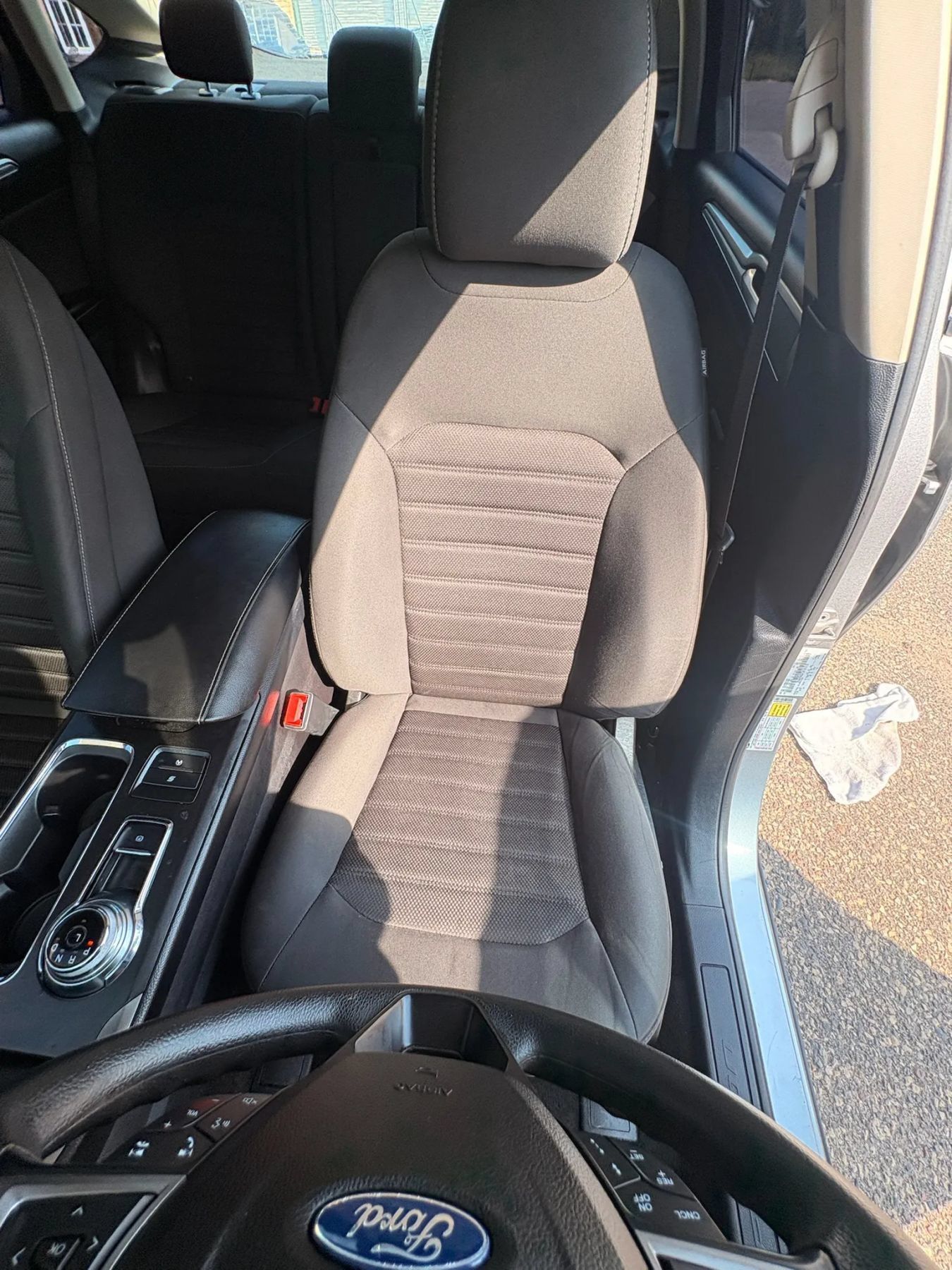 Used 2020 Ford Fusion SE FWD image 18
