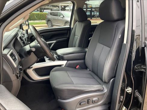 Used 2017 Nissan Titan SV image 6