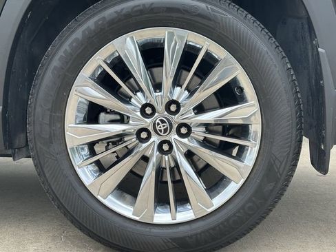 Used 2024 Toyota Grand Highlander AWD image 9