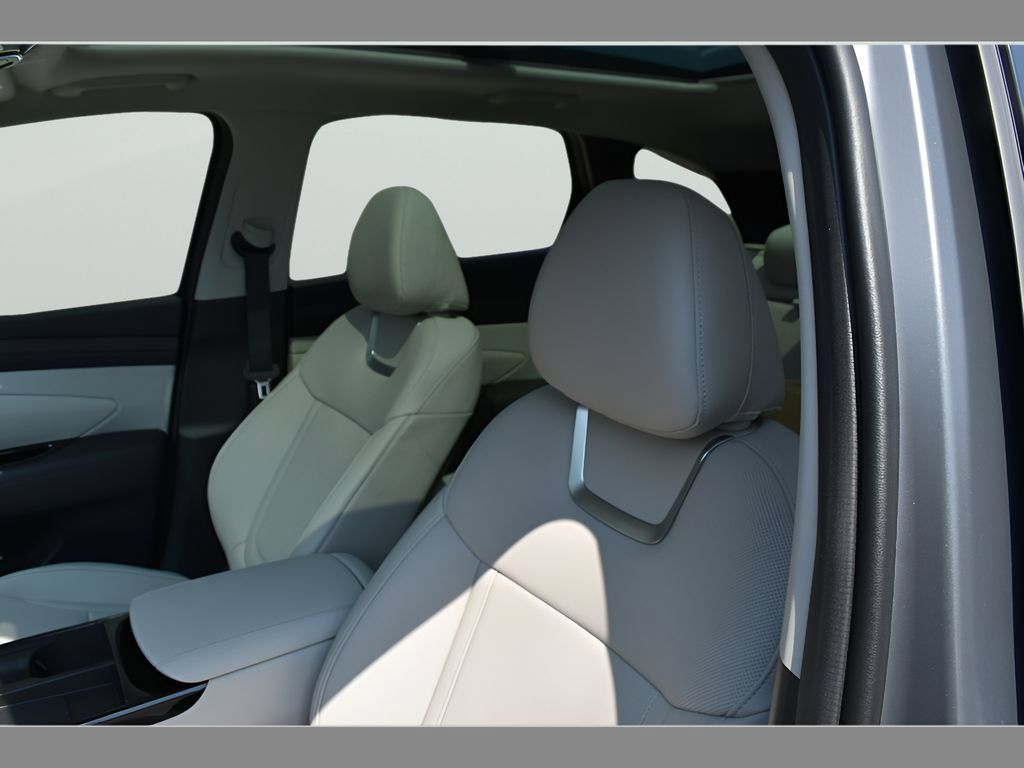 Used 2025 Hyundai Tucson Limited FWD image 29