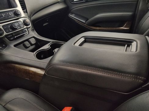 Used 2020 Chevrolet Suburban LT image 26