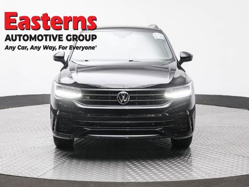 Used 2022 Volkswagen Tiguan SE R-Line image 2