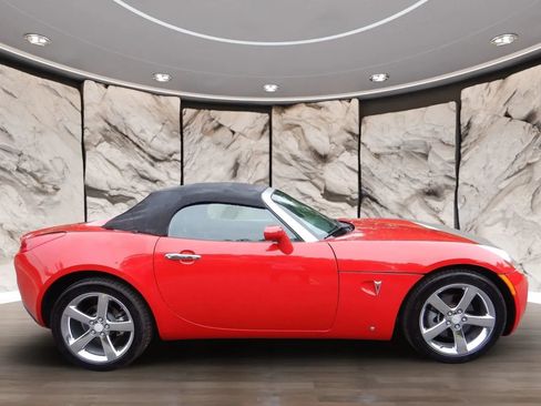 Used 2009 Pontiac Solstice GXP w/ Premium Package RWD image 5