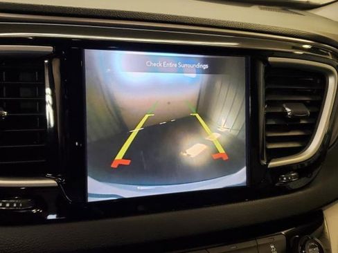 Used 2020 Chrysler Pacifica Touring-L Plus FWD image 25