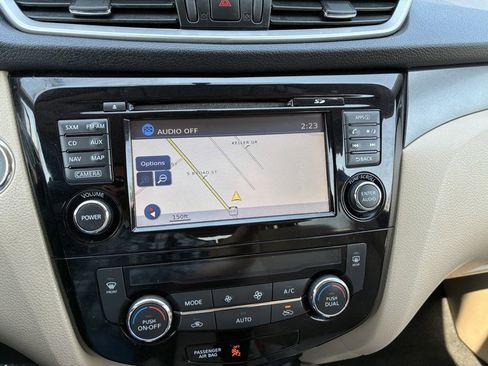 Used 2016 Nissan Rogue SV w/ SV Premium Package AWD/4WD image 14