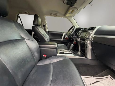 Used 2017 Toyota 4Runner SR5 AWD/4WD image 25