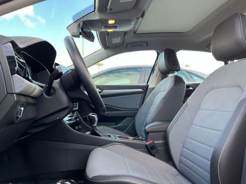 Used 2025 Volkswagen Jetta SE image 28