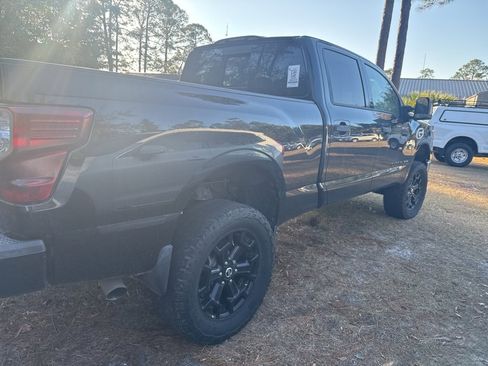Used 2019 Nissan Titan SL w/ Midnight Edition image 12