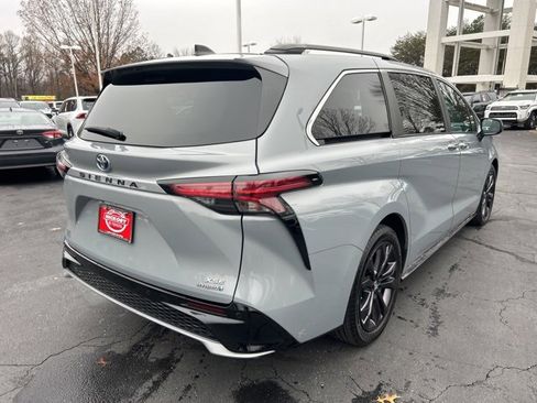 Used 2023 Toyota Sienna XSE image 5