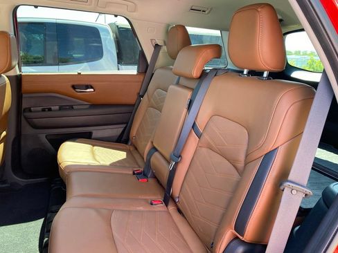 Used 2022 Nissan Pathfinder Platinum w/ Cargo Package AWD/4WD image 12