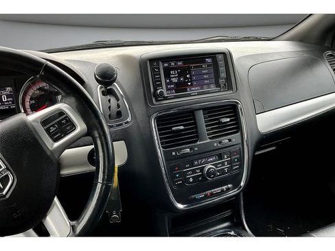 Used 2018 Dodge Grand Caravan GT FWD image 9