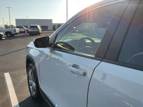 Used 2022 GMC Terrain SLE w/ Driver Convenience Package AWD/4WD image 10