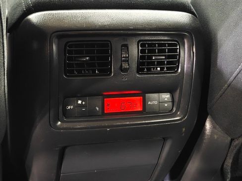 Used 2015 Nissan Pathfinder S AWD/4WD image 30