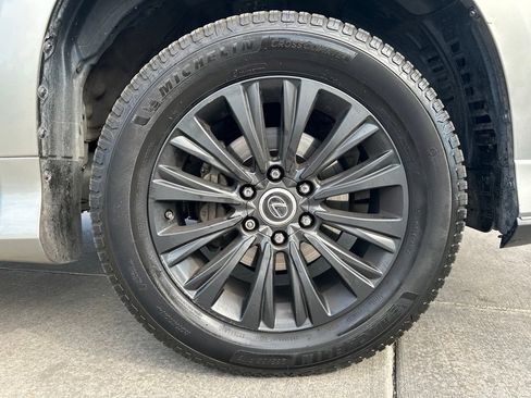 Used 2023 Lexus GX 460 Premium w/ Accessory Package AWD/4WD image 34